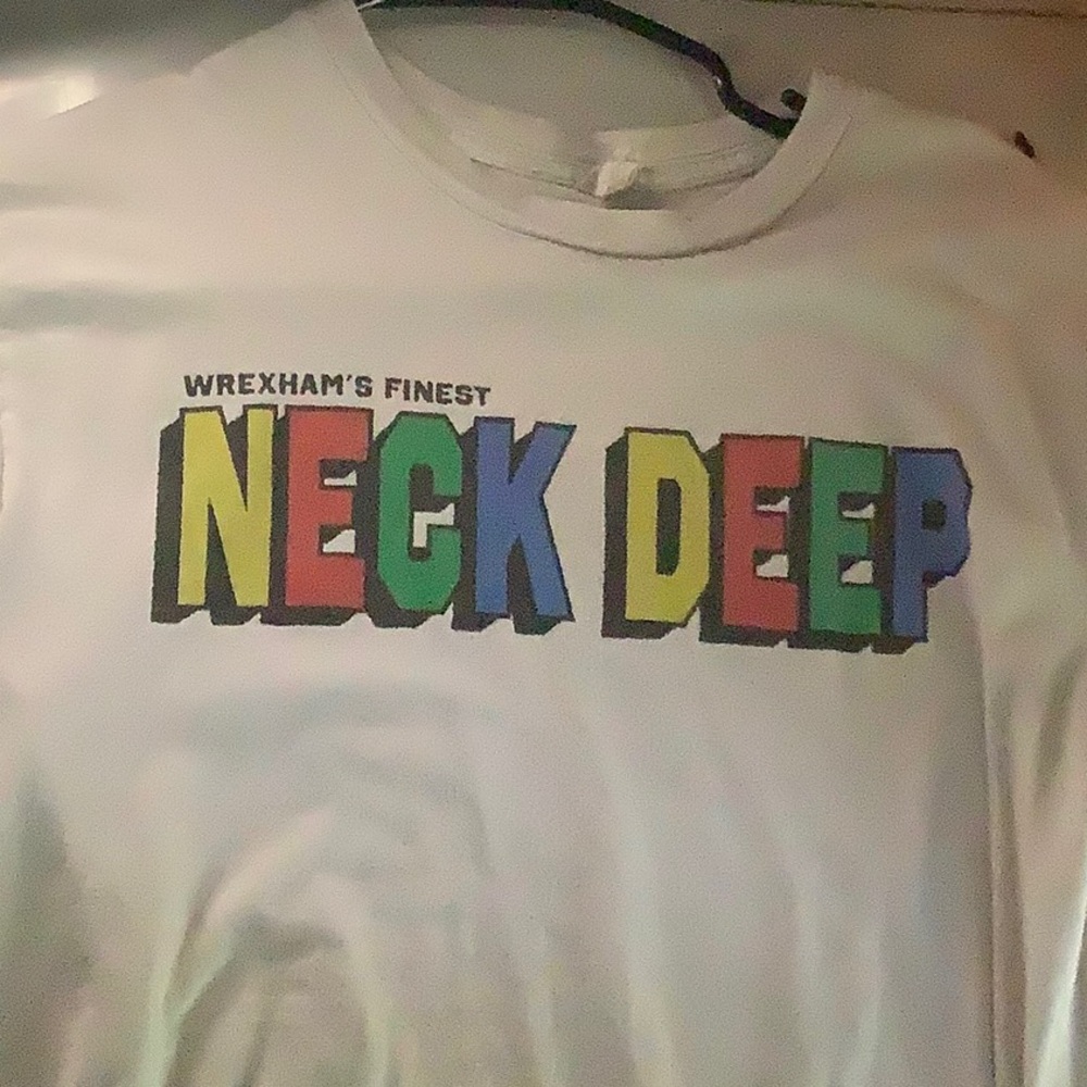 Hot Topic White and Yellow Short Sleeve Tee